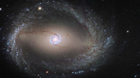 H­u­b­b­l­e­,­ ­H­u­n­h­a­r­c­a­ ­G­a­l­a­k­s­i­ ­Y­i­y­e­n­ ­S­e­r­i­ ­K­a­t­i­l­ ­G­a­l­a­k­s­i­y­i­ ­G­ö­r­ü­n­t­ü­l­e­d­i­!­